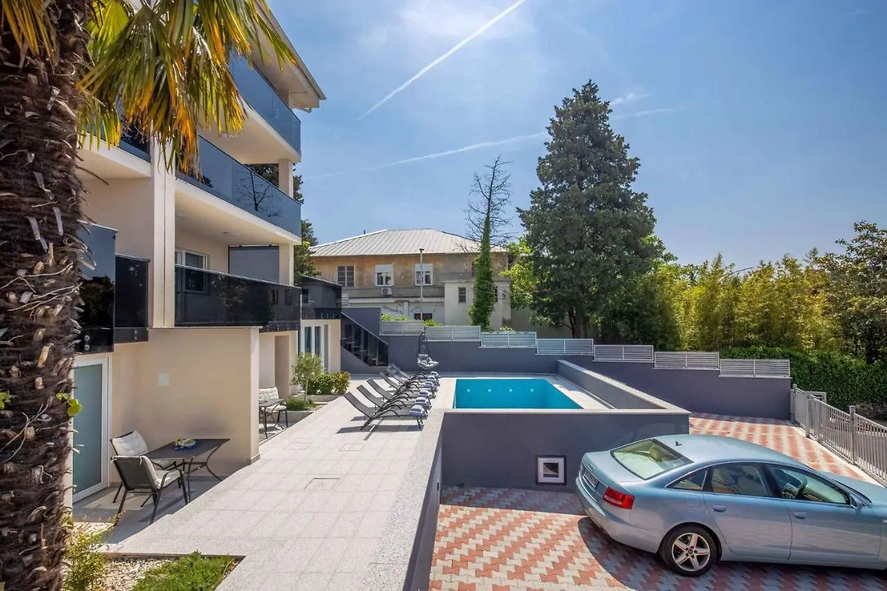 Apartments In Crikvenica 44014